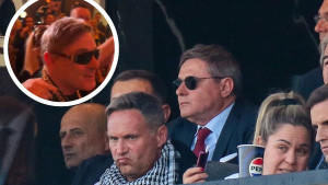 Sa stadiona u kafanu; S kajlom oko vrata meraklija Stojković pokazao pravo lice: "Nisam ja takav"