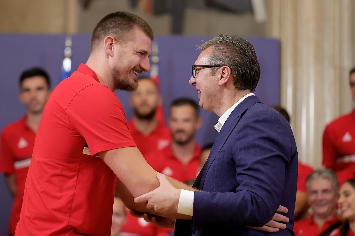 Svi dižu glas, ali ne i Jokić! Evo zašto slavni košarkaš ne da na velikog vođu: "Vučić ga je..."