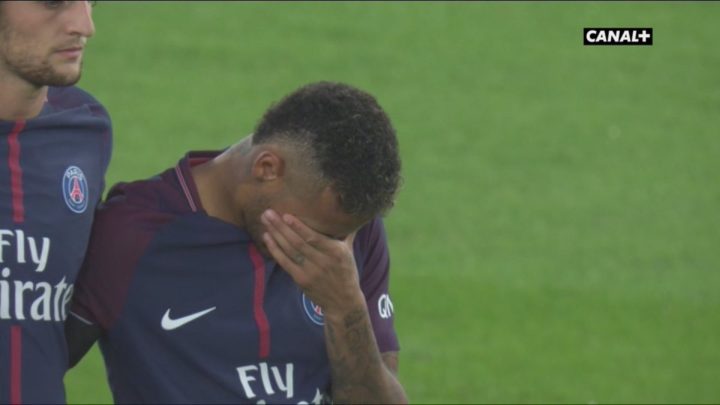 Neymar se rasplakao zbog Barcelone