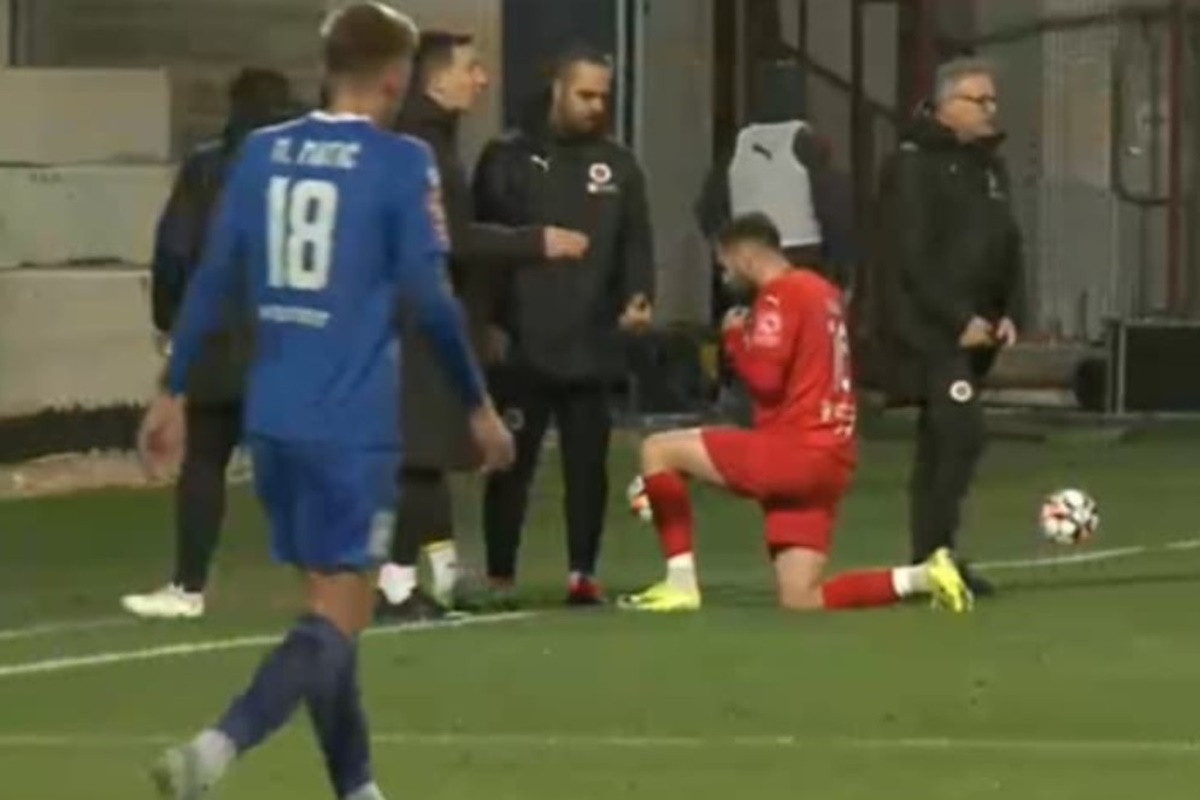 Lijepa gesta Luke Bilbije: Sudija nakratko zaustavio meč Velež - Široki da igrači iftare Lijepa gesta Luke Bilbije: Sudija nakratko zaustavio meč Velež - Široki da igrači iftare