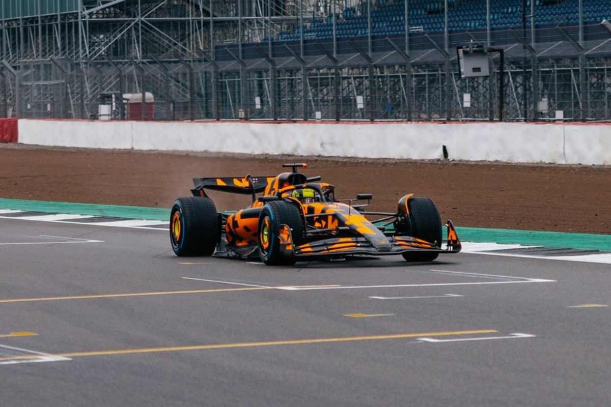 Predstavljen prvi F1 bolid za 2025. godinu, McLaren na Silverstoneu otkrio novi MCL39 Predstavljen prvi F1 bolid za 2025. godinu, McLaren na Silverstoneu otkrio novi MCL39
