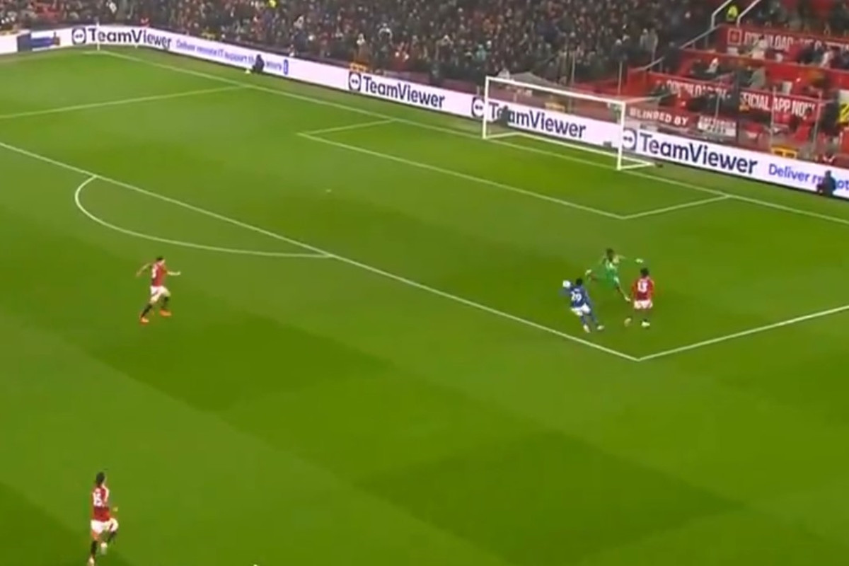 Nova glupost odbrane i golmana Manchester Uniteda: Tek počela utakmica, oni već primili bizaran gol! Nova glupost odbrane i golmana Manchester Uniteda: Tek počela utakmica, oni već primili bizaran gol!