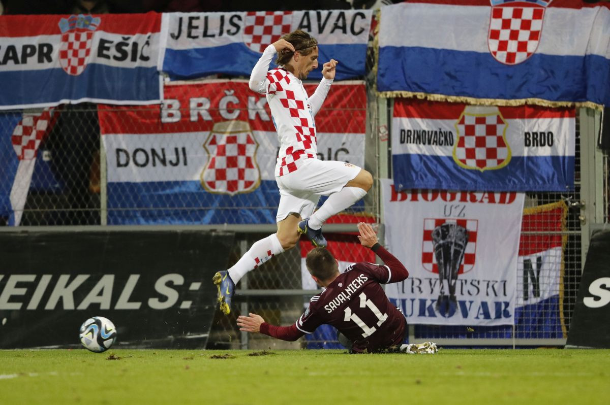 Hrvatska s dva rana gola slavila u Rigi i na korak je od plasmana na Euro