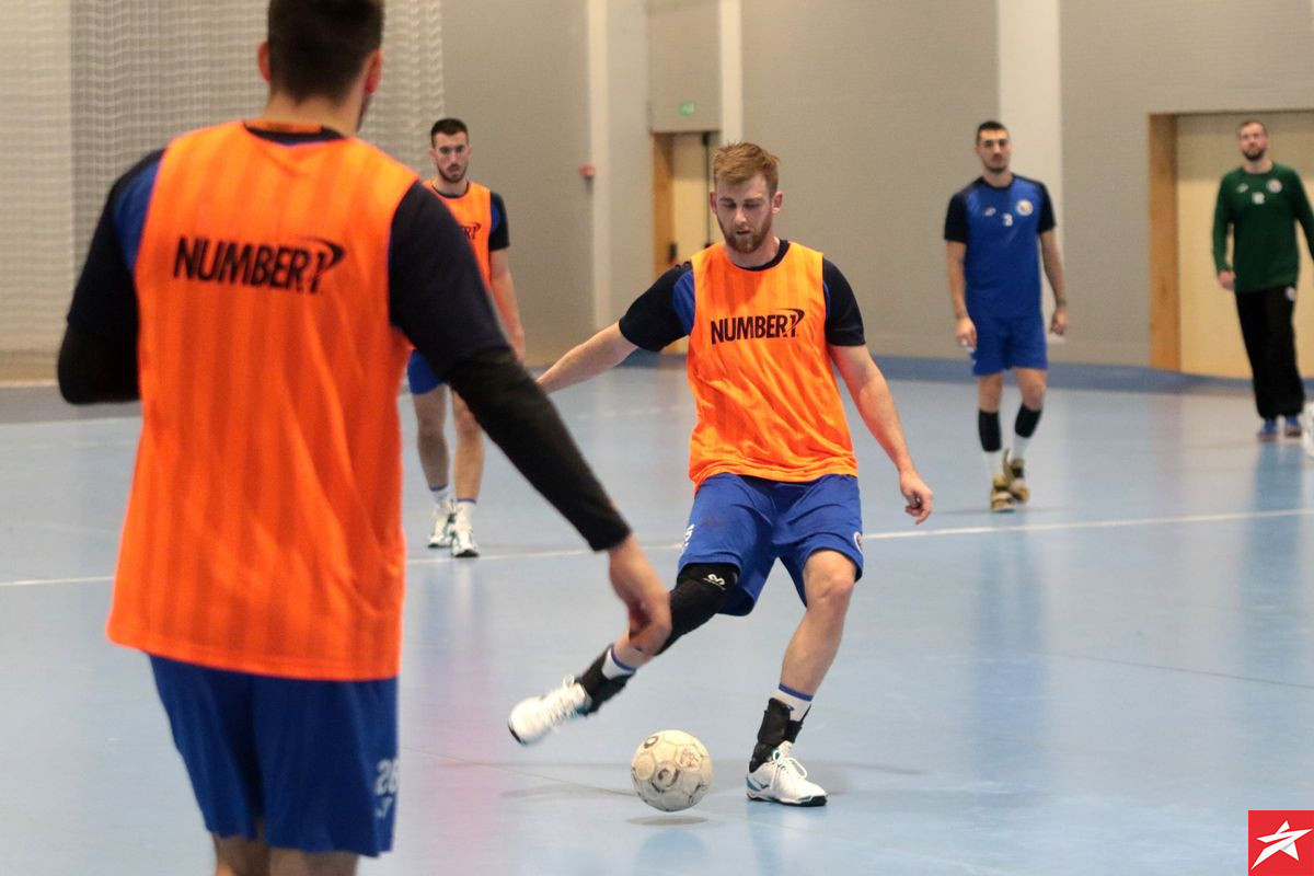 Opuštajuća atmosfera na treningu Zmajeva: Igrao se i fudbal