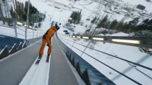 Ovom čovjeku dajte priznanje za hrabrost: Unazad se spustio sa ski skakaonice, pa napravio dva salta