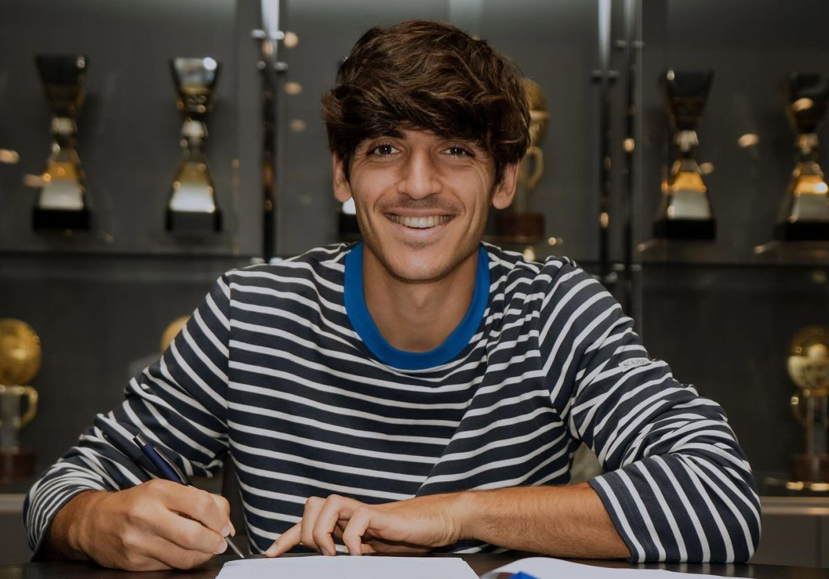 GNK Dinamo predstavio veliko pojačanje koje je stiglo iz španske Granade GNK Dinamo predstavio veliko pojačanje koje je stiglo iz španske Granade