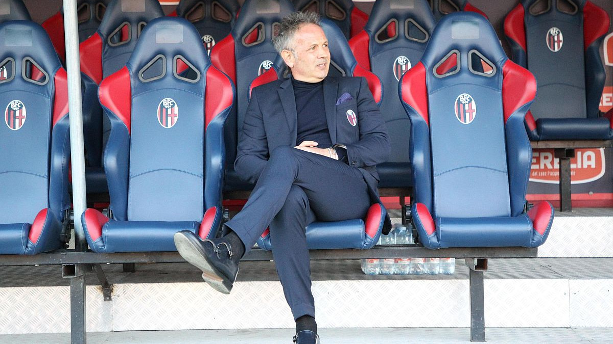 Fudbaler Bologne htio sačekati Mandžukića poslije meča, a Mihajlović ga spustio na zemlju