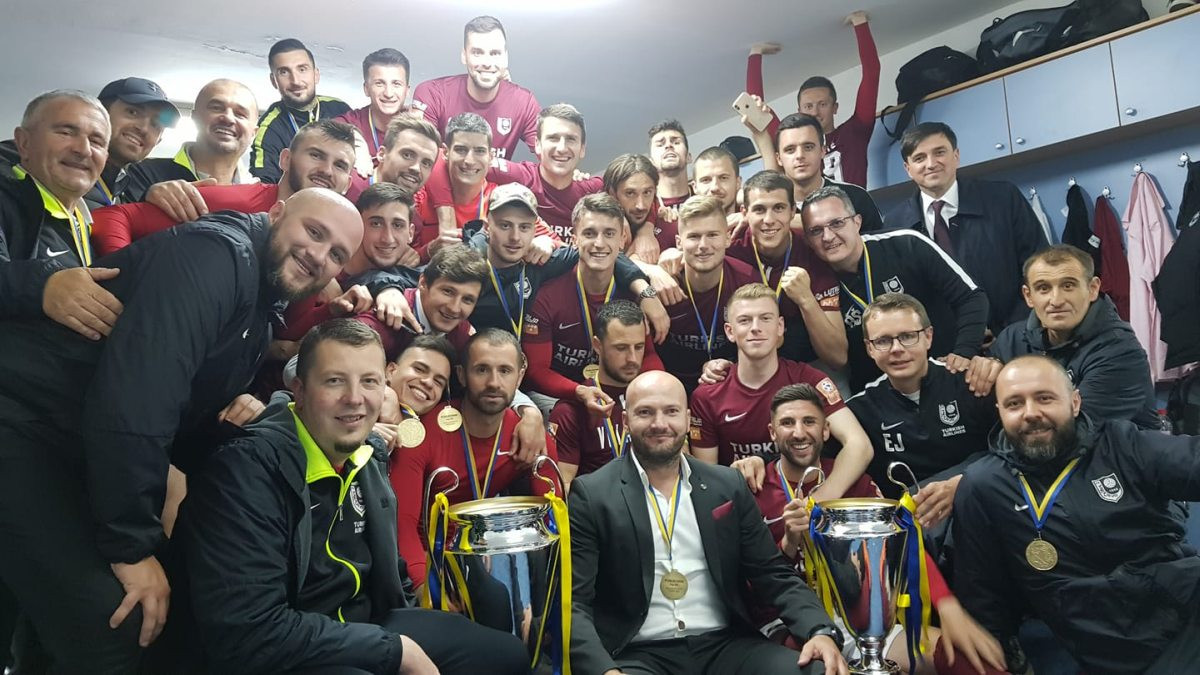 Slavljenički selfie FK Sarajevo iz svlačionice Pecare