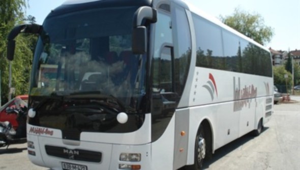 Kamenovan i oštećen autobus NK Široki Brijeg