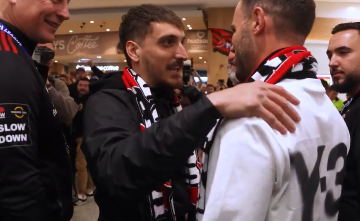 Juan Mata pronašao novi klub: Navijači su napravili ludnicu na aerodromu Juan Mata pronašao novi klub: Navijači su napravili ludnicu na aerodromu
