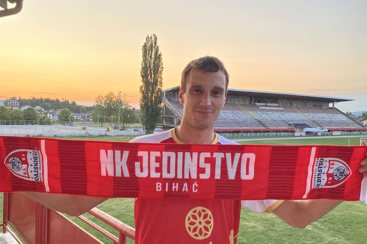 Prije dva mjeseca na čudan način najavio kraj karijere, a danas potpisao za Jedinstvo iz Bihaća Prije dva mjeseca na čudan način najavio kraj karijere, a danas potpisao za Jedinstvo iz Bihaća
