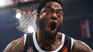 Grobari "utjerali strah u kosti" Jonesu, novi košarkaš Olympiacosa donio čudnu odluku!