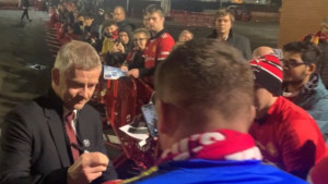 Nevjerovatne scene sa Solskjaerom ispred Old Trafforda