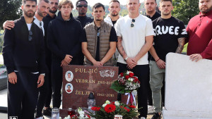 Igrači i uposlenici FK Sarajevo posjetili grob Vedrana Puljića 