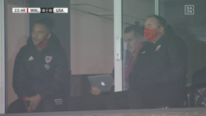 Bale uopšte ne prati meč Vels - SAD, ali svi znaju šta gleda na laptopu