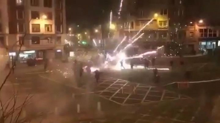 Ruski huligani "artiljerijom" na španske navijače, preminuo policajac