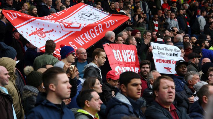 Poruke za Wengera i na zidovima Emiratesa i Highburyja