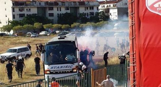 Haos u Crnoj Gori: Obračun navijača i policije na terenu