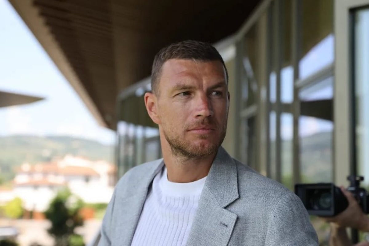 Navijači ga dočekali, Džeko izašao na pozornicu: "Sretan sam što sam se..." Navijači ga dočekali, Džeko izašao na pozornicu: "Sretan sam što sam se..."