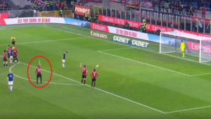 Navijači Milana slave Radeta Krunića zbog poteza na milanskom derbiju!