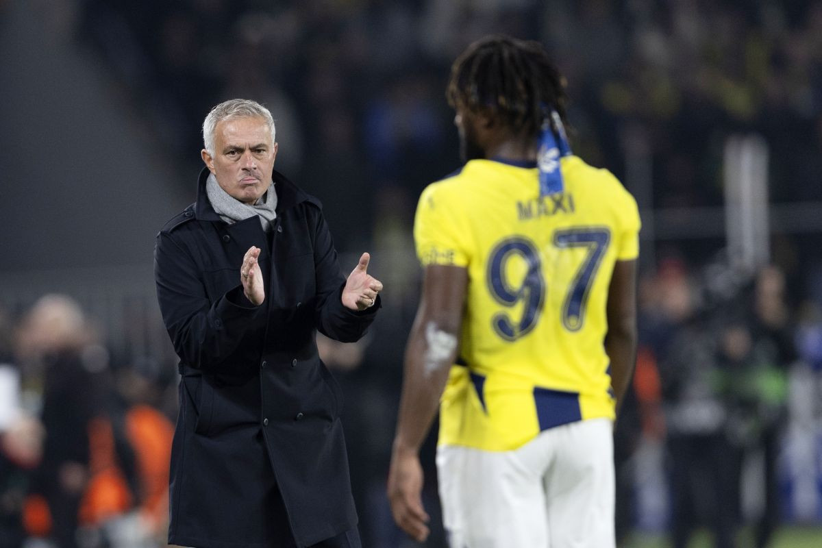 Raspad sistema u Fenerbahčeu, Mourinho se ponadao ulaskom Džeke, pa ga Peljto zaledio