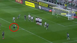 Declan Rice who? Rifet Kapić postigao golčinu iz slobodnjaka u Varšavi protiv Legije