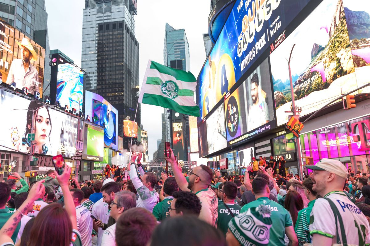 Navijači Palmeirasa doputovali iz Brazila i napravili ludnicu u srcu New Yorka! Navijači Palmeirasa doputovali iz Brazila i napravili ludnicu u srcu New Yorka!