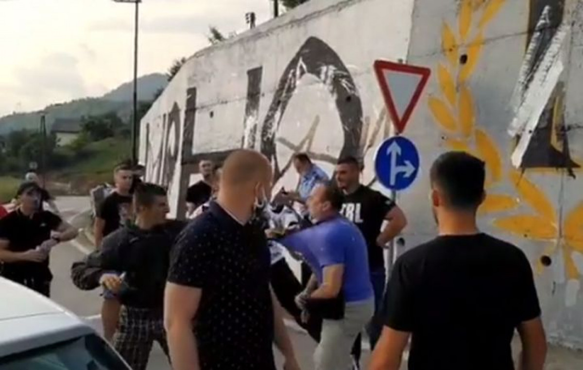 Okršaj navijača Partizana i Zvezde na ulicama Višegrada zbog grafita