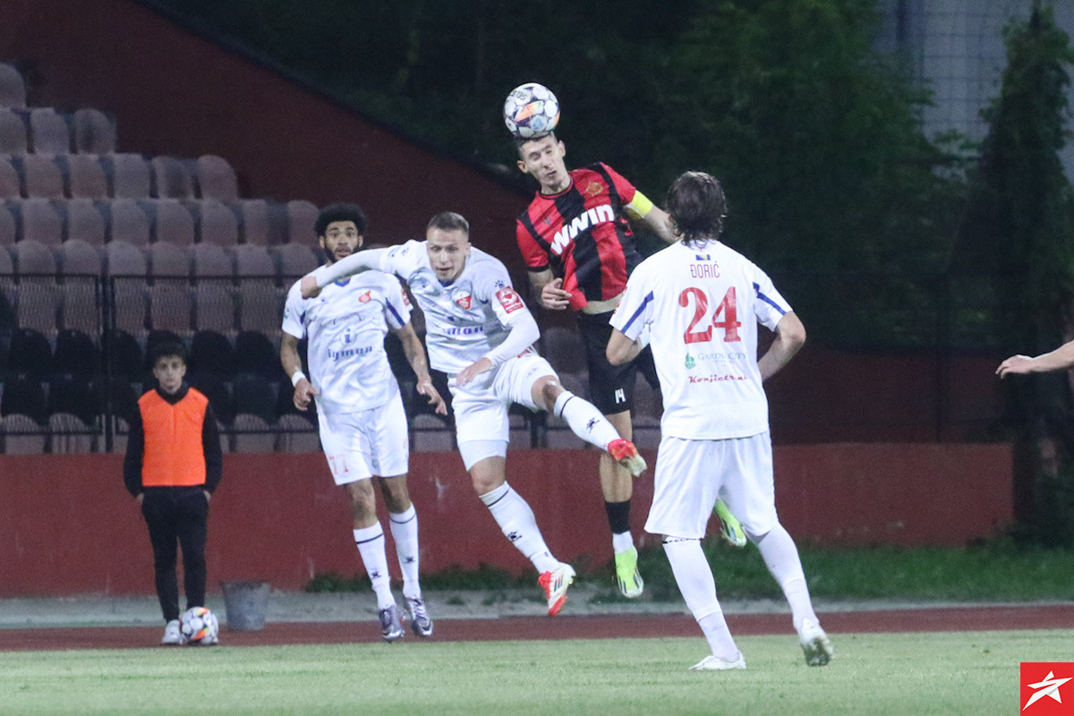 Dojučerašnji kapiten Slobode karijeru nastavlja daleko od BiH, zajedno s još dva bh. fudbalera Dojučerašnji kapiten Slobode karijeru nastavlja daleko od BiH, zajedno s još dva bh. fudbalera