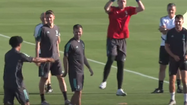 Szczesny i Cuadrado 'pecnuli' Ronalda na treningu, Kolumbijac se brzo pokajao
