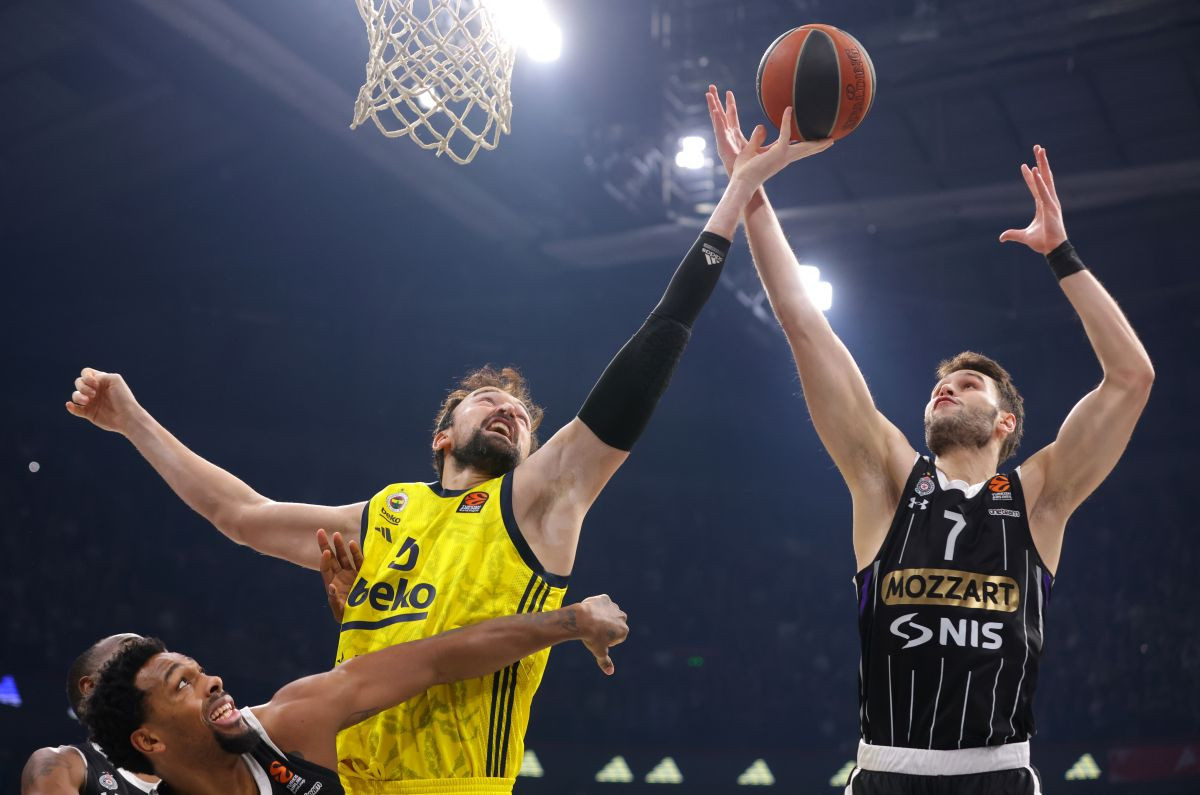 Velika noć za beogradske klubove: Partizan srušio Fenerbahce, Crvena zvezda šokirala Barcelonu Velika noć za beogradske klubove: Partizan srušio Fenerbahce, Crvena zvezda šokirala Barcelonu