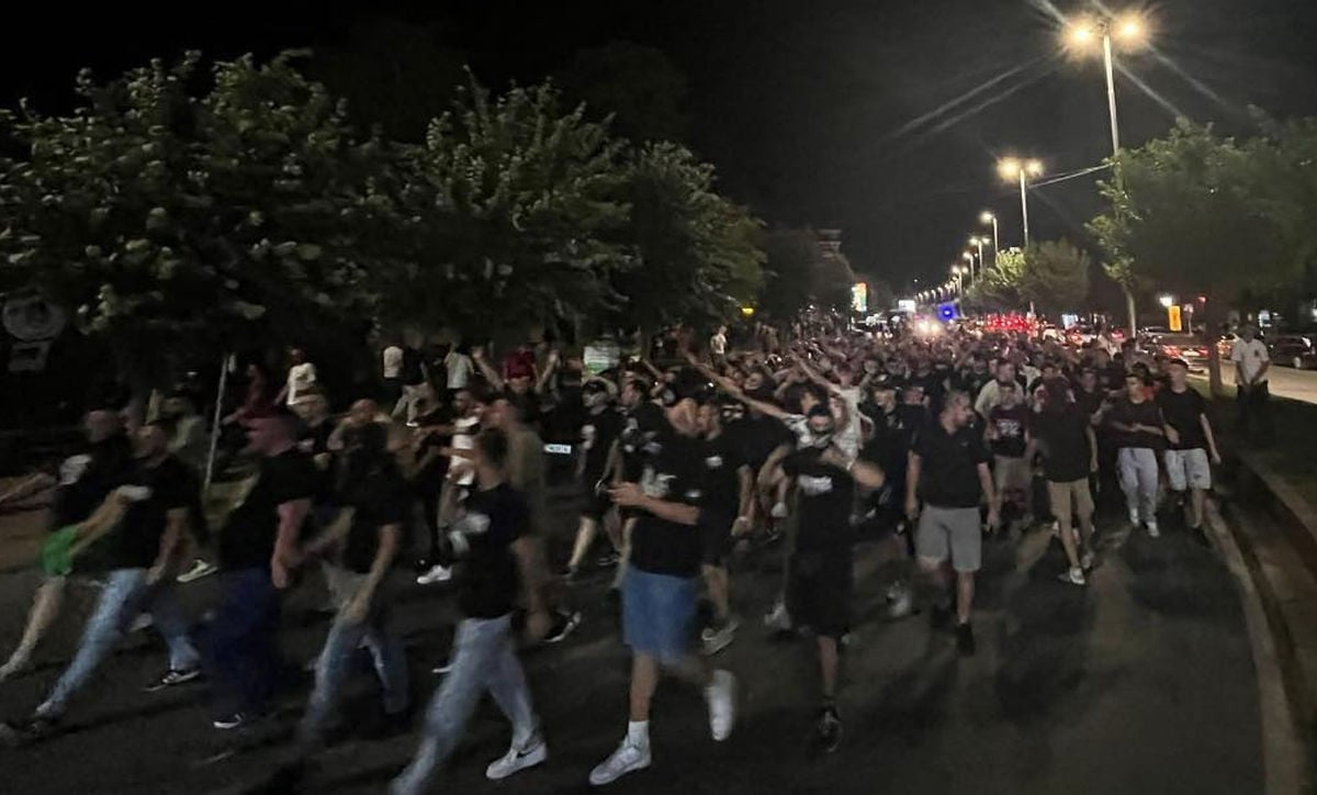 Ponoćni marš nadomak Srbije, počela je invazija nabrijanih Albanaca: "Dolazi vam kraj!" Ponoćni marš nadomak Srbije, počela je invazija nabrijanih Albanaca: "Dolazi vam kraj!"