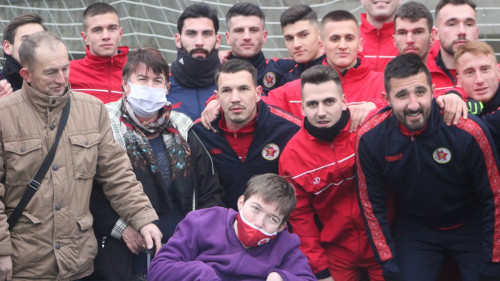 Rođeni darivali najveću navijačicu Maidu Kurtović