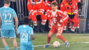 Bayernovo čudo od djeteta pokušalo izvesti "biciklo", a onda je sve krenulo po zlu