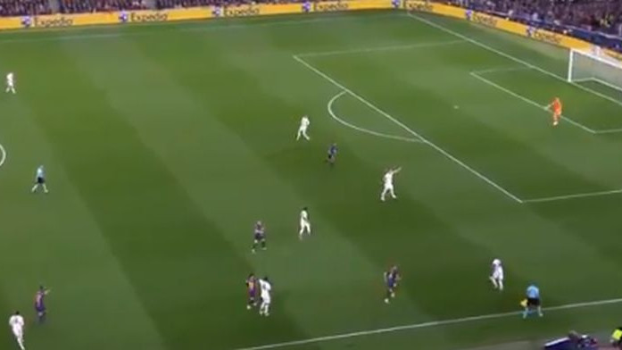 Ashley Young napravio kobnu grešku 15 sekundi prije Messijevog gola