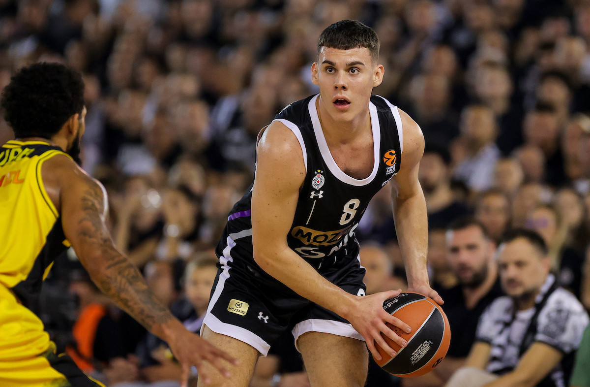 Kakvog dragulja ima Partizan: Na ovoj asistenciji bi mu i Jokić pozavidio! Kakvog dragulja ima Partizan: Na ovoj asistenciji bi mu i Jokić pozavidio!