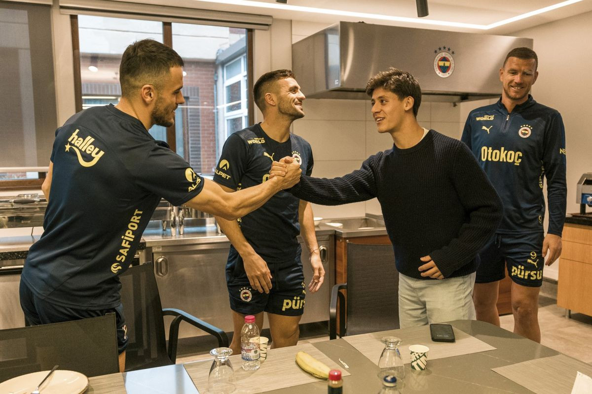 Fener izdao saopštenje, Arda Guler stigao u Istanbul i odmah je otišao na 'raport' kod kapitena! Fener izdao saopštenje, Arda Guler stigao u Istanbul i odmah je otišao na 'raport' kod kapitena!