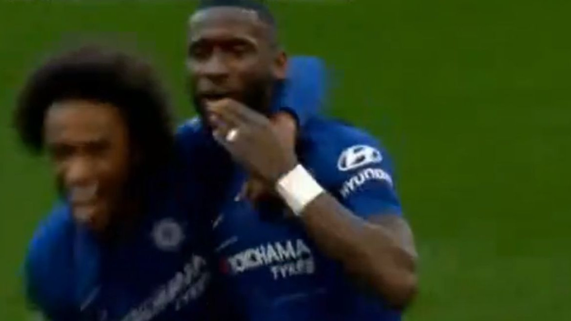 Chelsea poveo, Mourinho zbog Pogbe "čupa kosu"