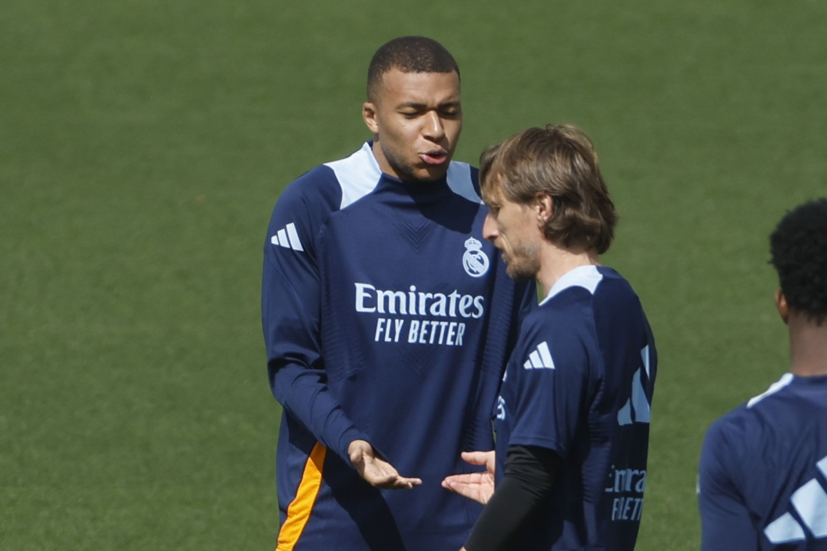 Mbappe preuzeo Modrićevu desetku - Hrvat jednim potezom pokazao šta misli o tome Mbappe preuzeo Modrićevu desetku - Hrvat jednim potezom pokazao šta misli o tome