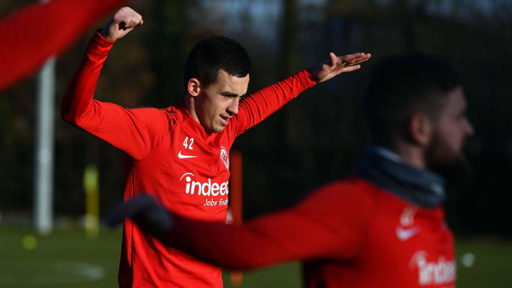 Ćavar mijenja sredinu, Eintracht ga šalje na posudbu