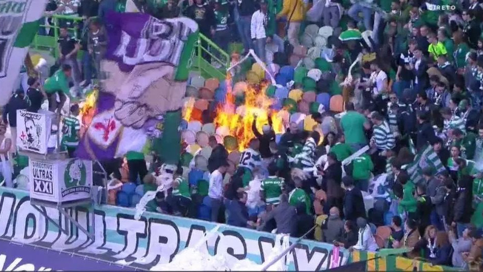 Vatrogasci spriječili katastrofu: Navijači Sportinga slučajno zapalili svoju tribinu