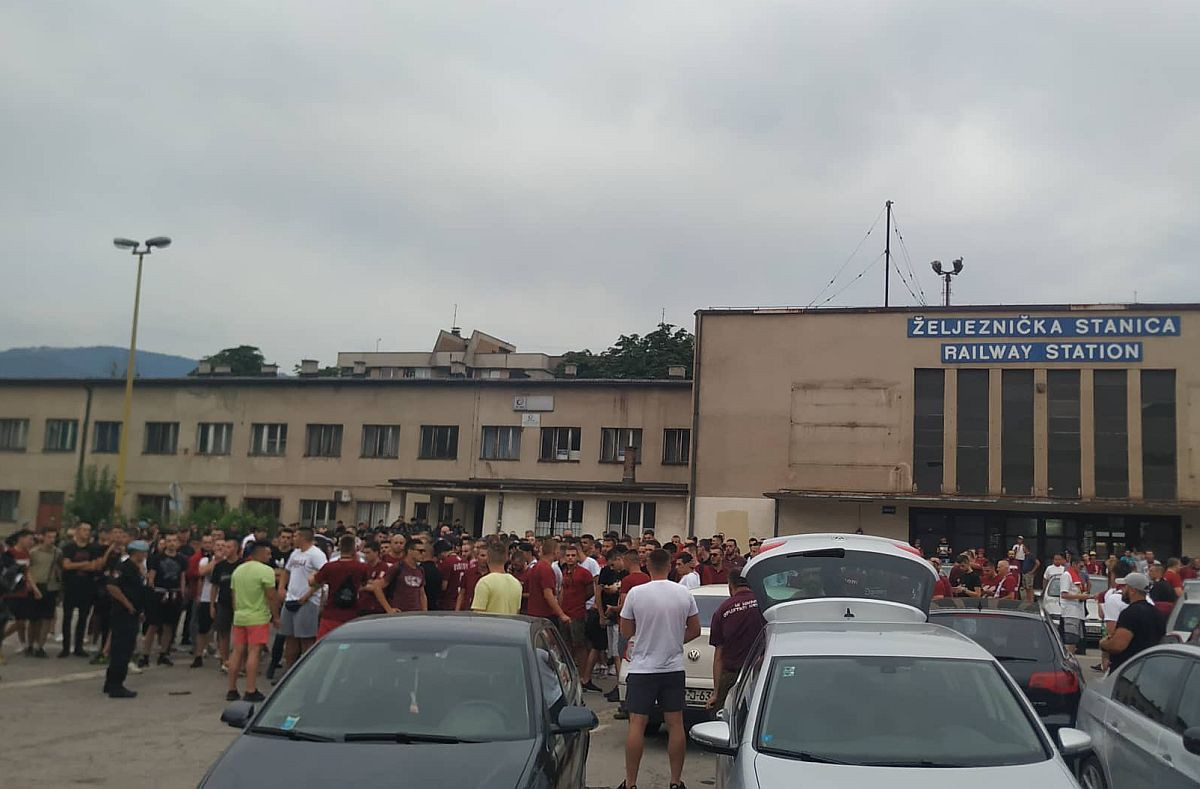 Horde zla vozom stigle u Zenicu, kreću prema stadionu