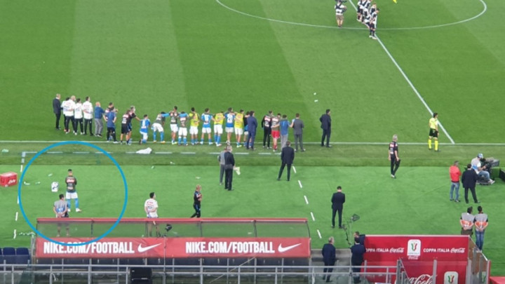Penale nije ni gledao: Svi igrači Napolija su slavili trofej, ali jedan je jecao u suzama