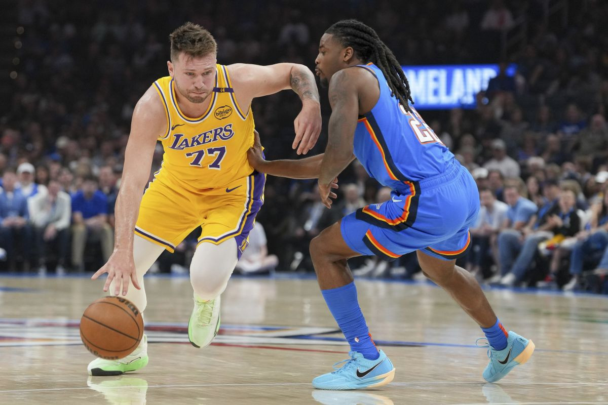 Svi su uživali u odličnoj utakmici između Lakersa i Thundera, a onda je sudija zgrozio sve Svi su uživali u odličnoj utakmici između Lakersa i Thundera, a onda je sudija zgrozio sve