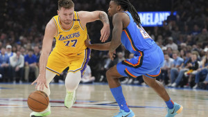 Svi su uživali u odličnoj utakmici između Lakersa i Thundera, a onda je sudija zgrozio sve