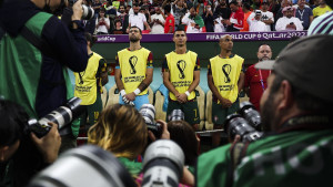Potez fotoreportera pri intoniranju himne pokazuje da je Ronaldo veći od Portugala