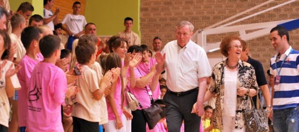 Osim uručio pehar najboljim fudbalerima Osim uručio pehar najboljim fudbalerima