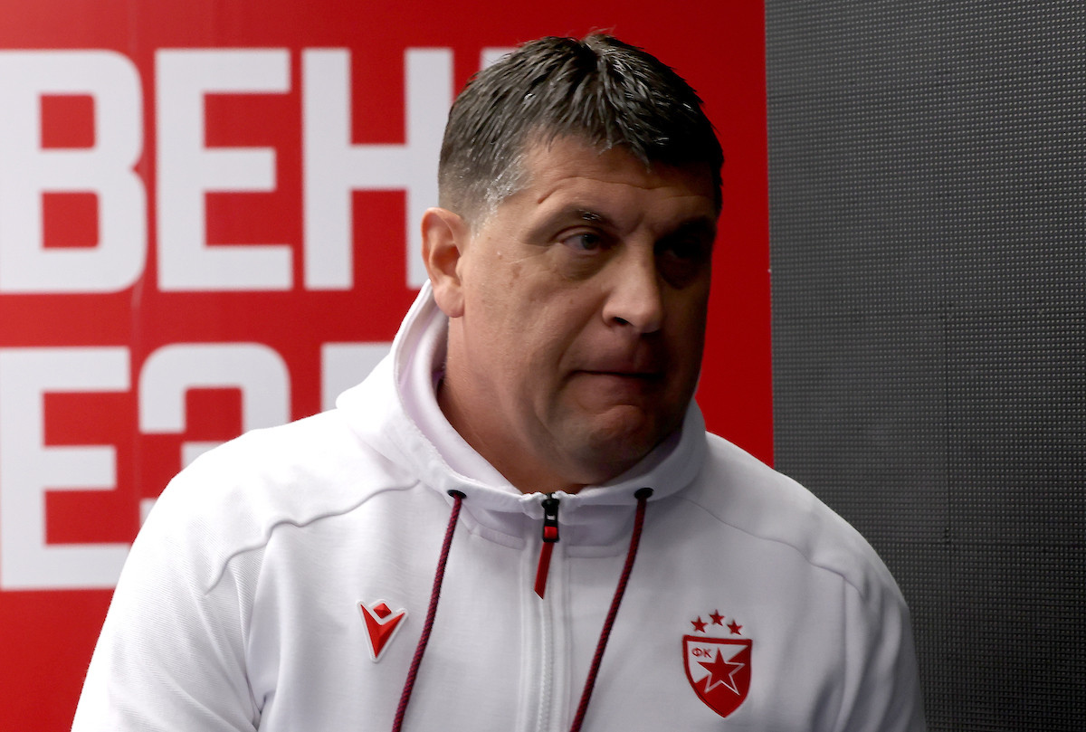 Vladan Milojević uzdrman kao nikad dosad, povukao je kukavički potez: "Osjeća se izdanim" Vladan Milojević uzdrman kao nikad dosad, povukao je kukavički potez: "Osjeća se izdanim"