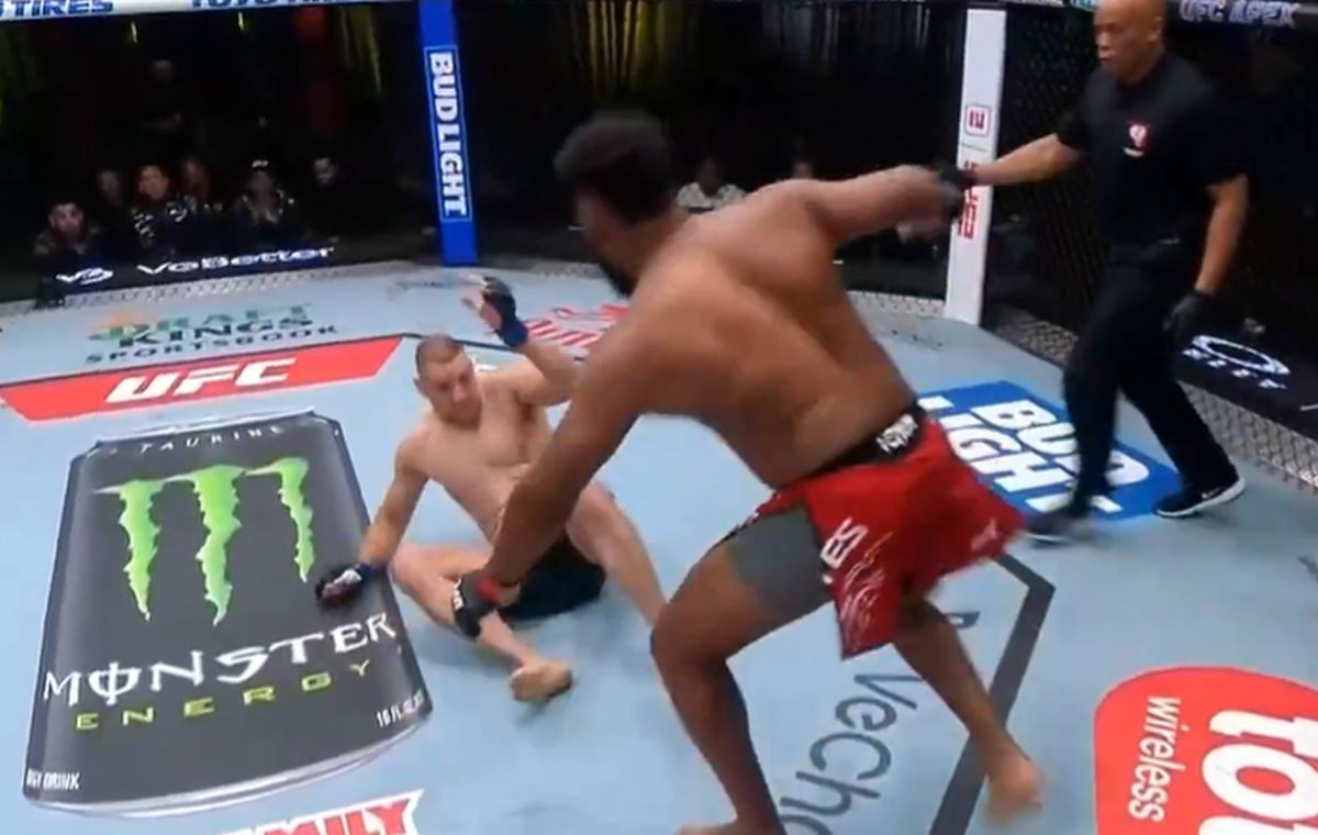 Najbizarniji meč u historiji UFC-a: Ante Delija bio pred pobjedom, a onda brutalno nokautiran!