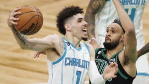 LaMelo Ball pokazao srednji prst sudiji, a sada stigla i 'plava koverta' zbog tog poteza